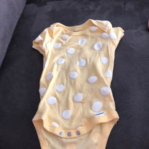 Gerber, size 3-6 months yellow polka dot onesie, short sleeve